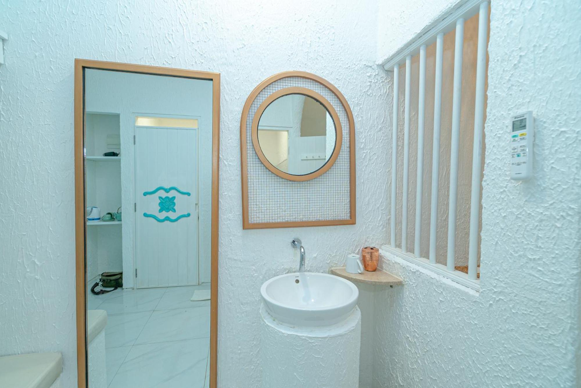 Loccal Collection Hotel Komodo ลาบวนบาโจ ภายนอก รูปภาพ